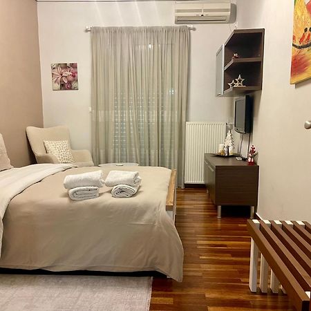 Elegant Downtown Retreat Apartment Kalamata Ngoại thất bức ảnh