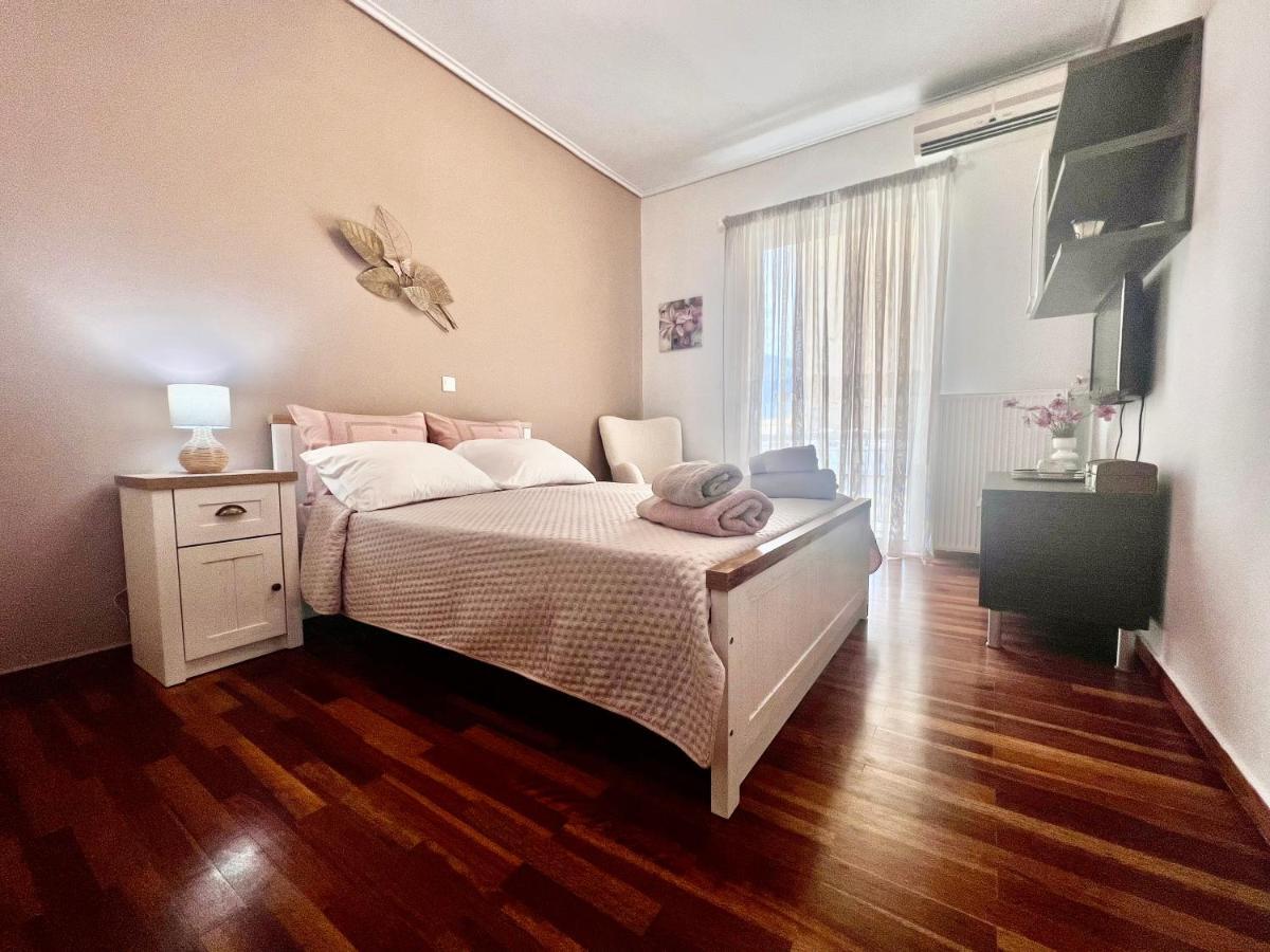 Elegant Downtown Retreat Apartment Kalamata Ngoại thất bức ảnh
