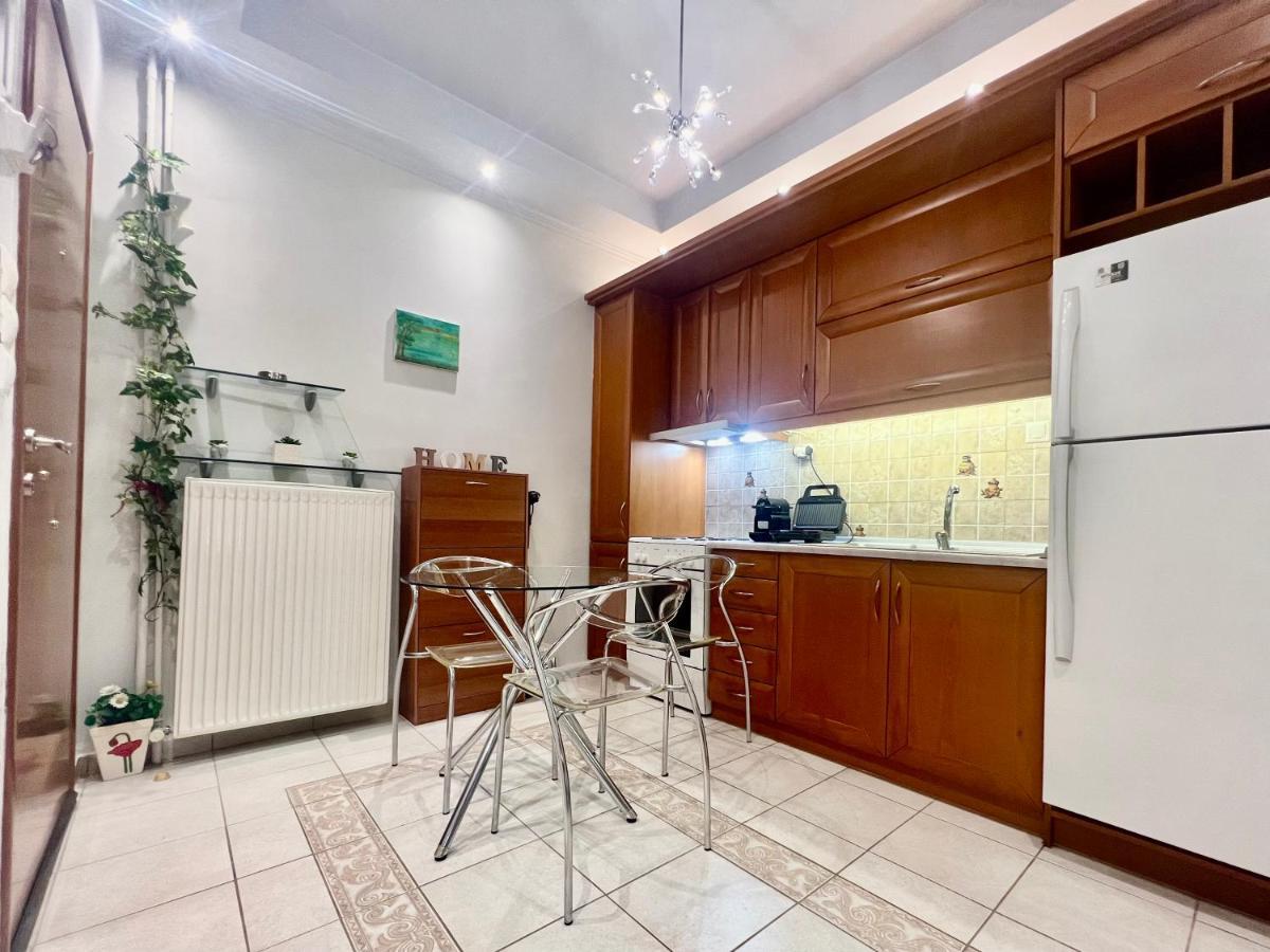 Elegant Downtown Retreat Apartment Kalamata Ngoại thất bức ảnh