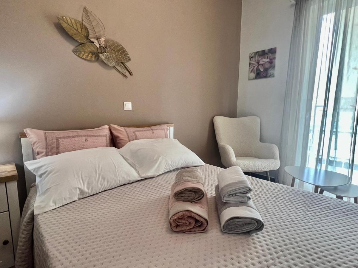 Elegant Downtown Retreat Apartment Kalamata Ngoại thất bức ảnh