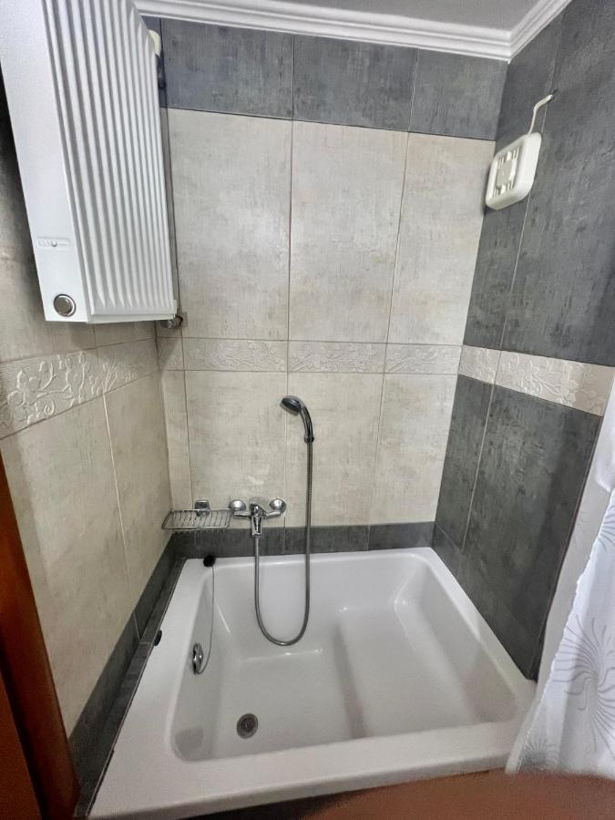 Elegant Downtown Retreat Apartment Kalamata Ngoại thất bức ảnh