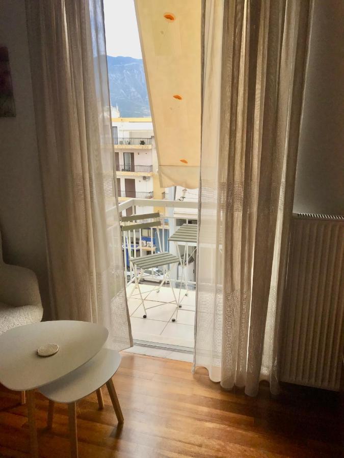 Elegant Downtown Retreat Apartment Kalamata Ngoại thất bức ảnh