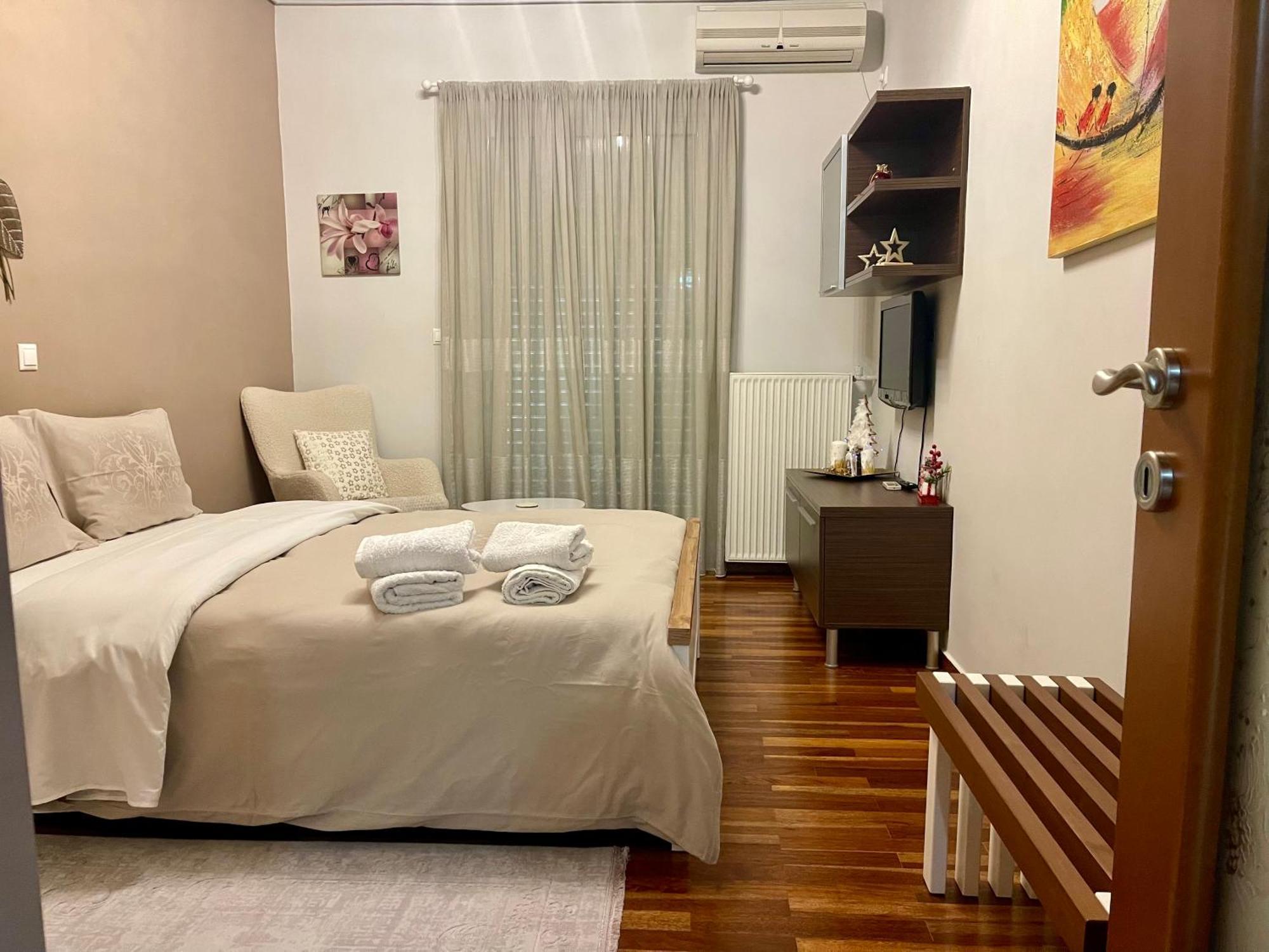 Elegant Downtown Retreat Apartment Kalamata Ngoại thất bức ảnh